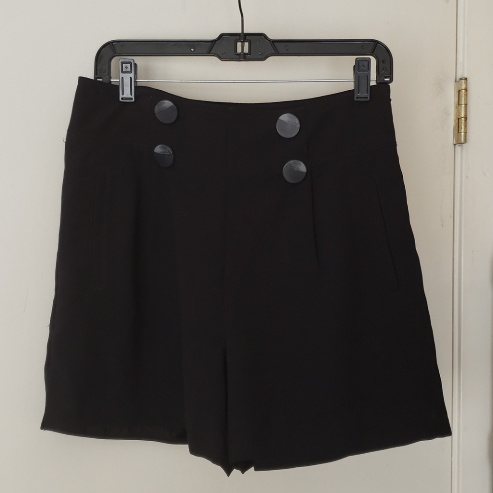 Retro shorts with buttons